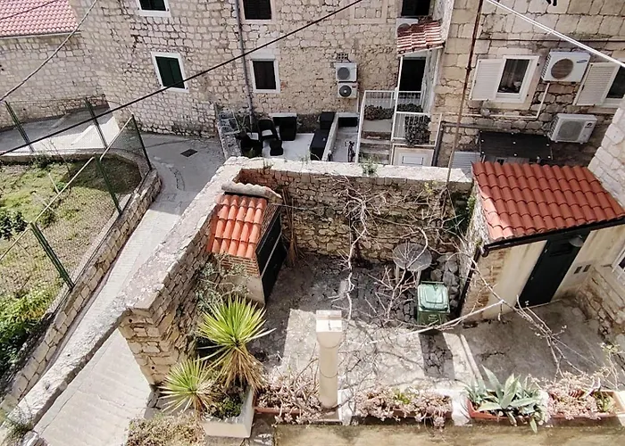 Old Varos Apartman Split