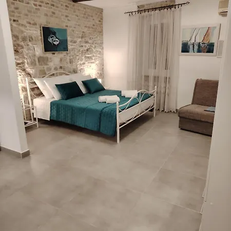 Old Varos Apartment *