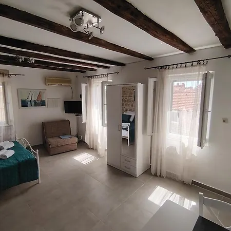 Apartment Old Varos