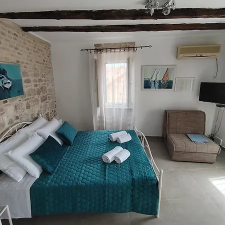 Old Varos Apartment Split