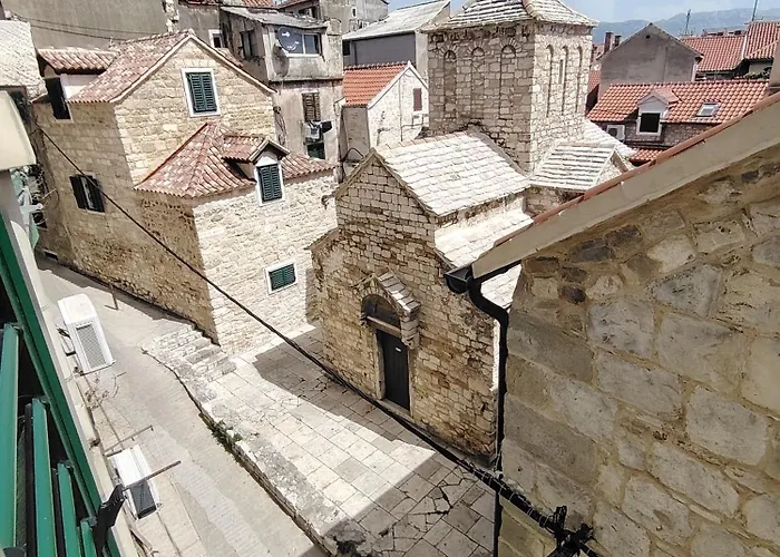 Old Varos Apartment Split